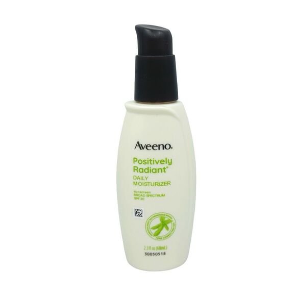 Aveeno Positively Radiant Daily Face Moisturizer with SPF 30 - 2.3 fl oz / 68 ml - Picture 2 of 3